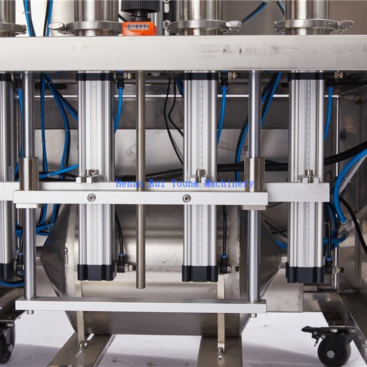 automatic detergent liquid filling machine (6)